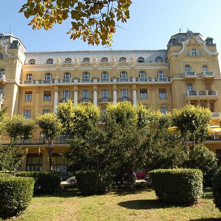 Guest House Hotel Riviera Пула Екстер'єр фото