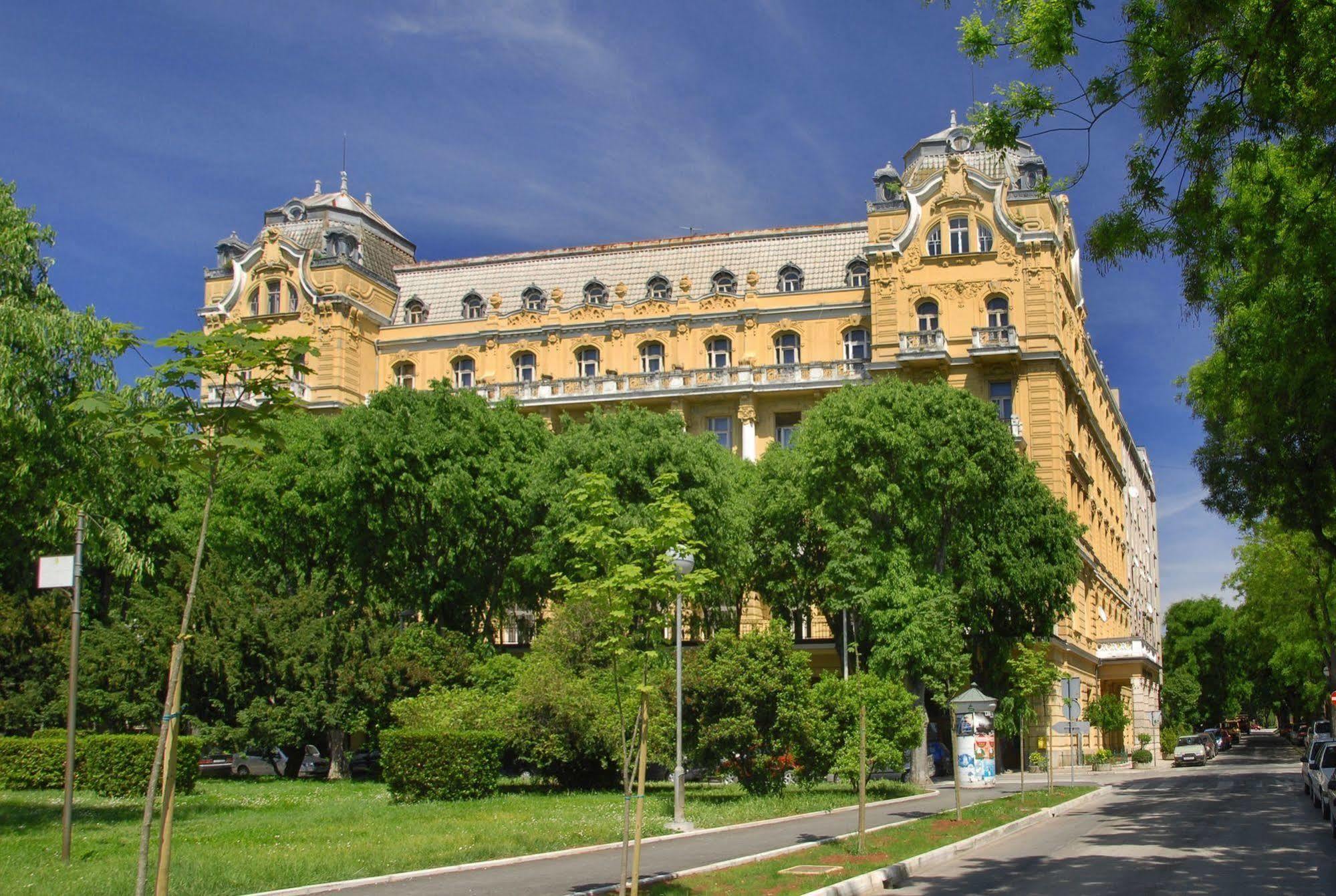 Guest House Hotel Riviera Пула Екстер'єр фото