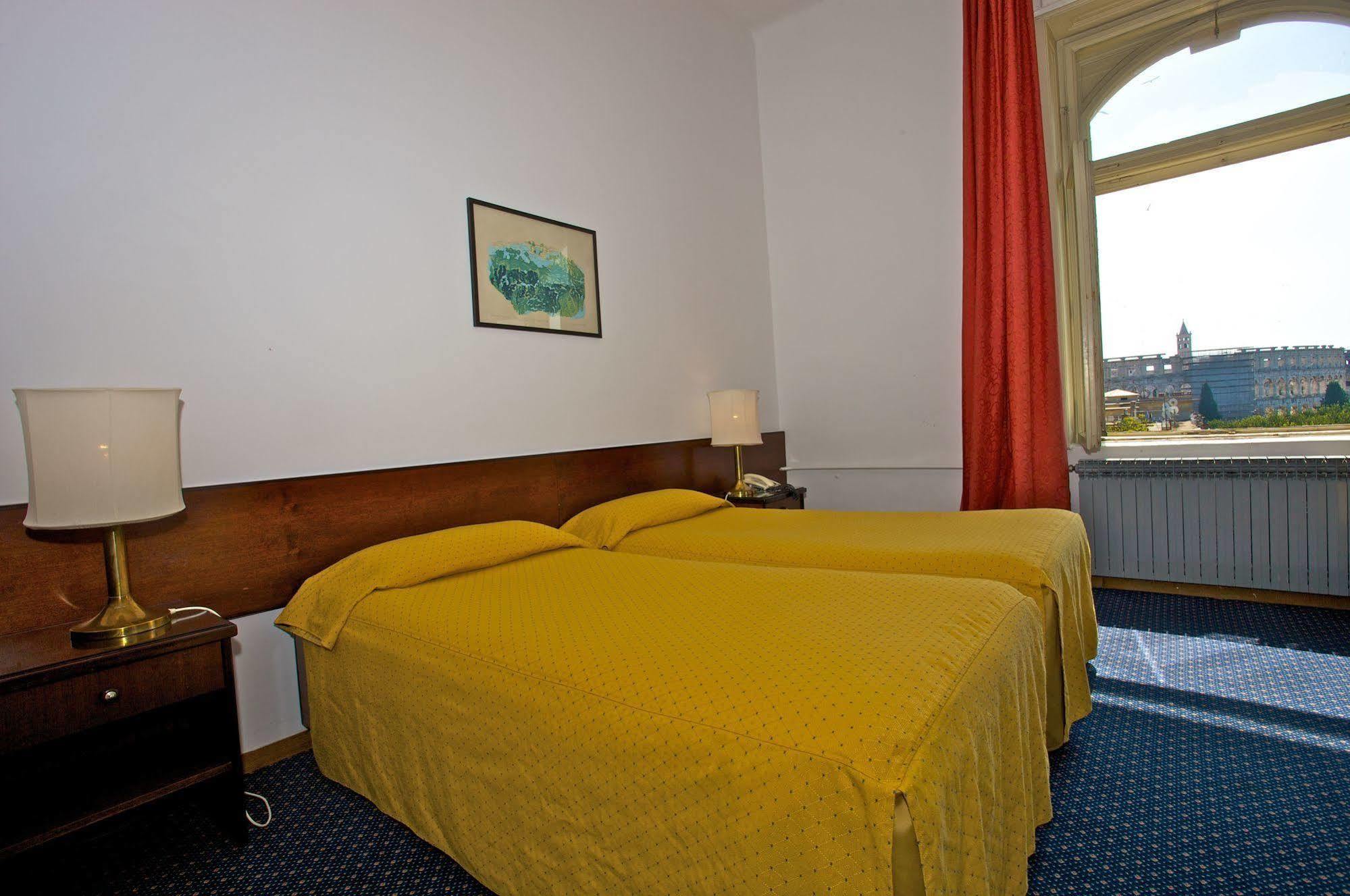 Guest House Hotel Riviera Пула Екстер'єр фото