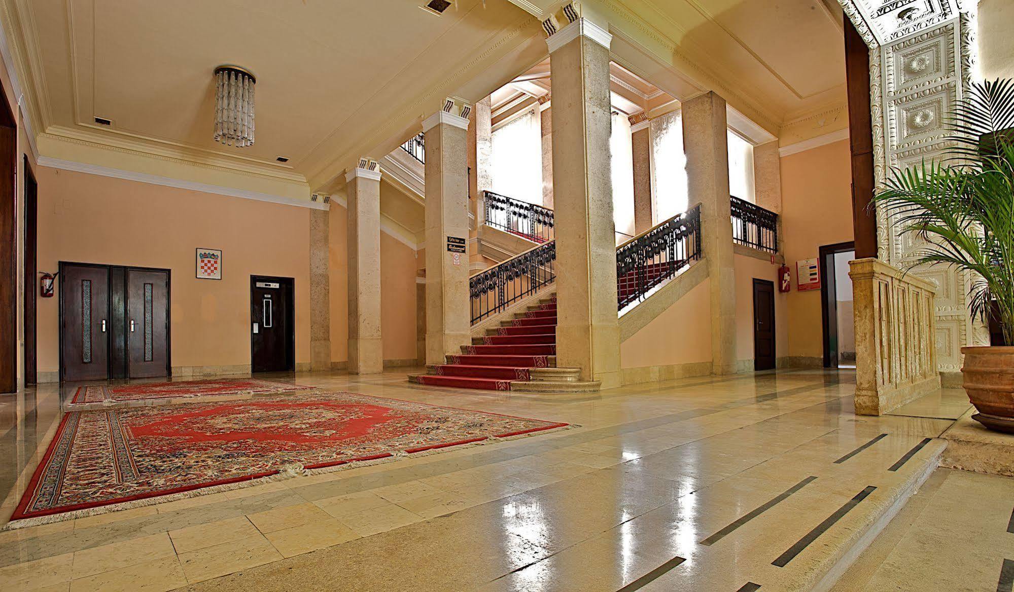 Guest House Hotel Riviera Пула Екстер'єр фото