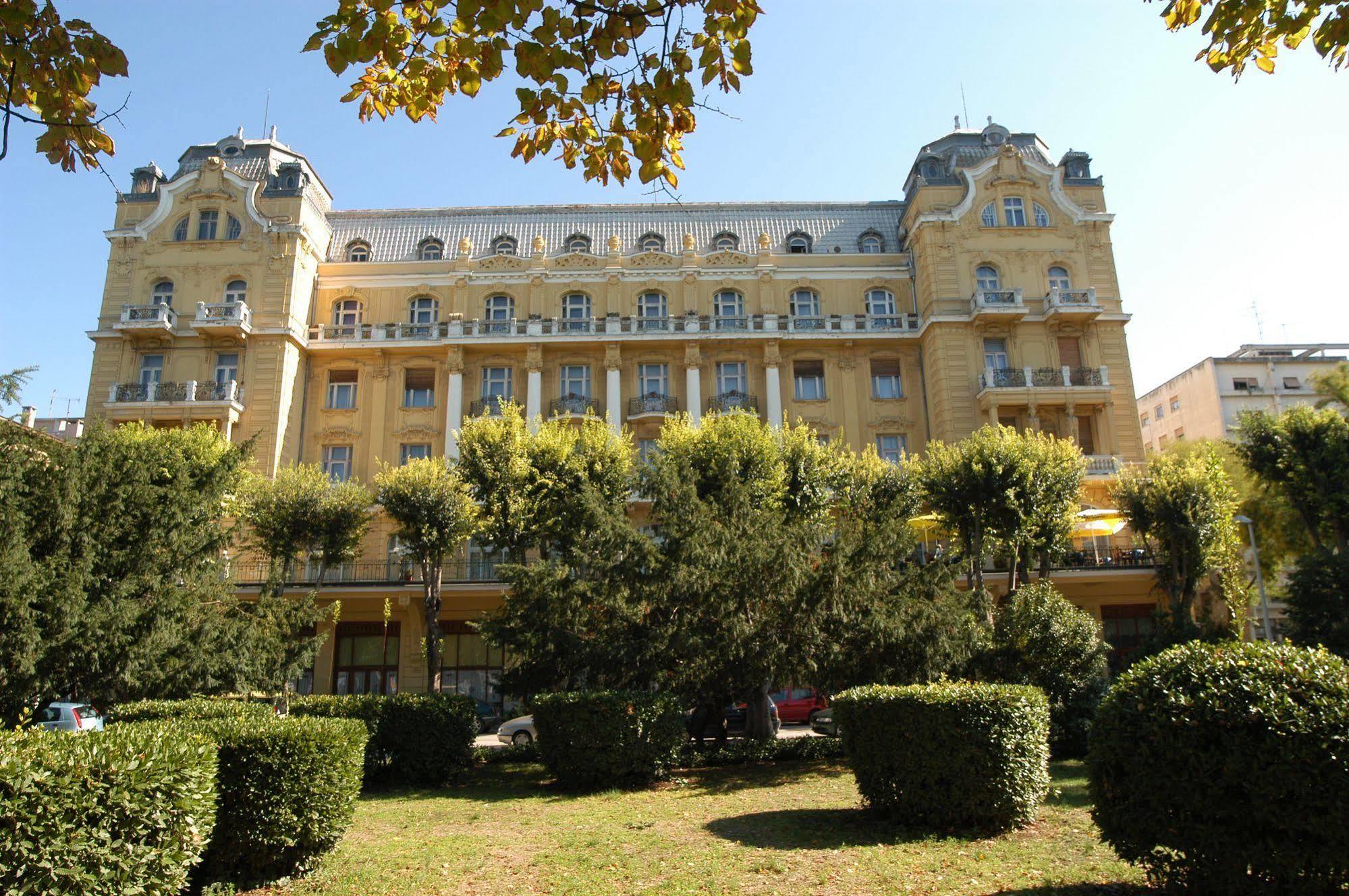 Guest House Hotel Riviera Пула Екстер'єр фото